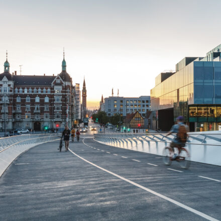 Puente para ciclistas y peatones Lille Langebro, por WilkinsonEyre